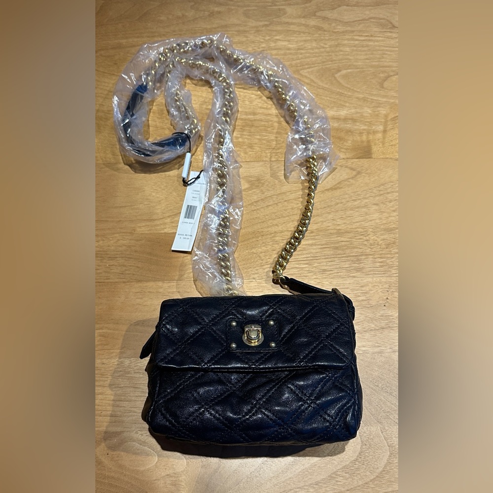 Marc Jacobs THE DEBBIE crossbody leather purse.
NEW!